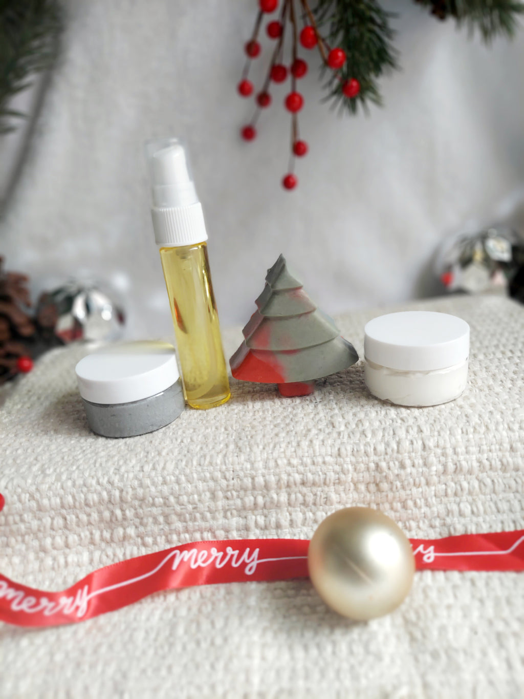 Mini Winter Box-Kevin!!, Mean One, Naughty, J. McClane